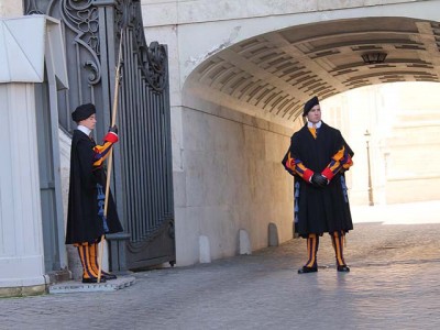 Da li znate ko je kreirao uniforme čuvarima Vatikana?