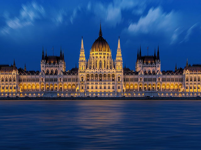 Budimpešta, grad na lepom plavom Dunavu