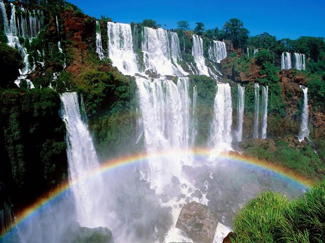 Iguasu vodopadi, viši od Nijagarinih, širi od Viktorijinih    