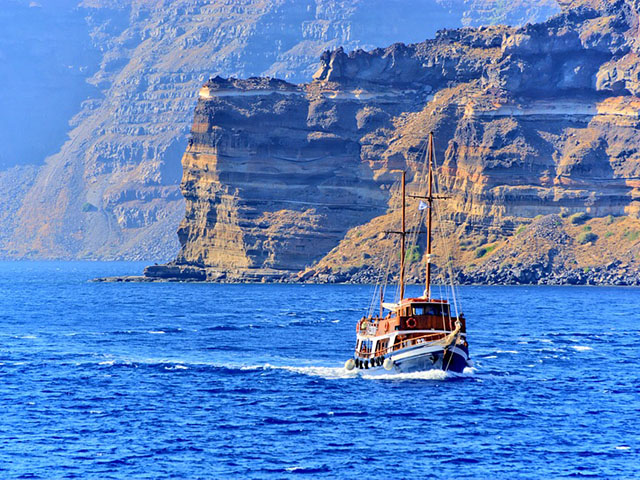 Santorini, biser Egeja