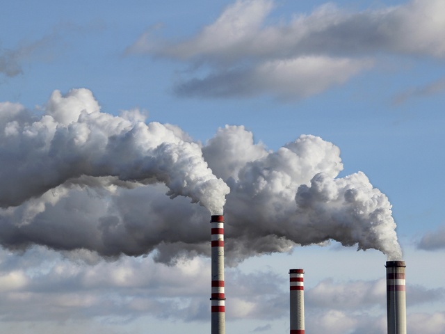 Šta mislite, da li se emisija gasova koji utiču na klimatske promene povećava ili smanjuje?