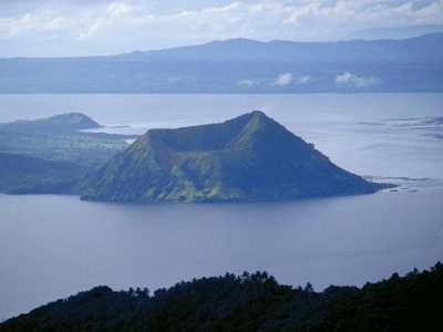 Filipini, jezero i ostrvo....