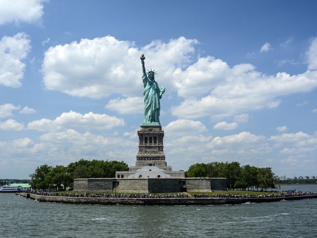 Kip slobode i ostrvo Elis, turistički lokaliteti Njujorka i dva velika simbola američke države